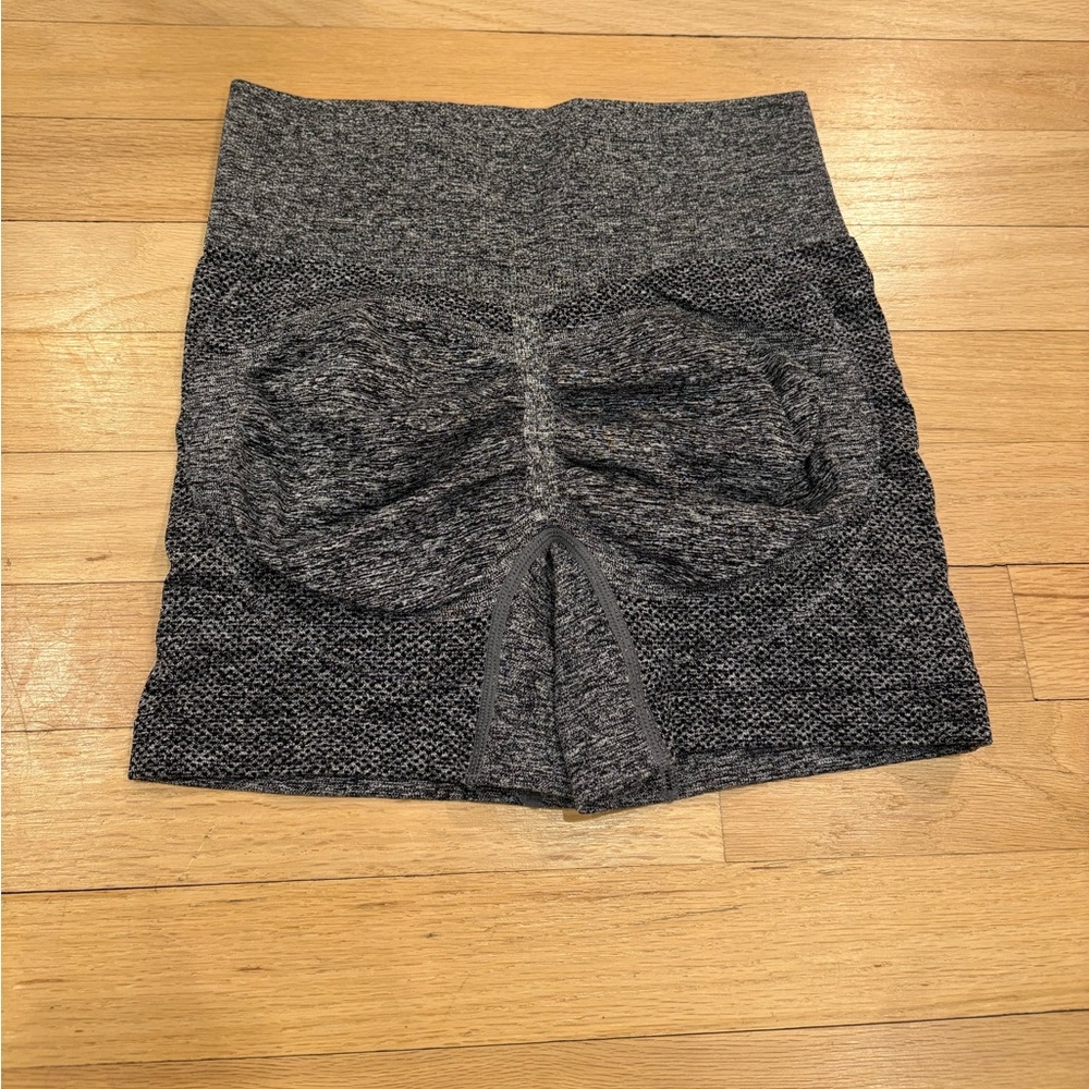 Scrunch Gym Shorts - Picture 3 of 3